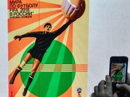 ''No tuvimos ninguna duda de cómo debía ser el póster. Debía representar el rostro y la fuerza del futbol nacional'', dijo el viceprimer ministro ruso, Vitali Mutko. AFP / M. Antonov