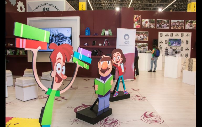 En el stand de Random House hay una caseta de teléfono al estilo de Inglaterra con la leyenda “de lector a lector”, anímate a dejarle un mensaje a los demás visitantes. MAR ADENTRO A.C.