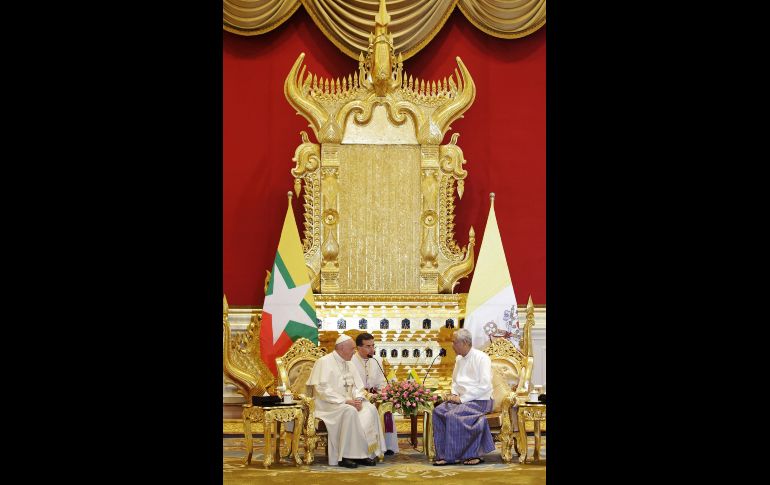 El Papa y el Mandatario tuvieron una reunión en el Palacio Presidencial. EFE/M. Rossi