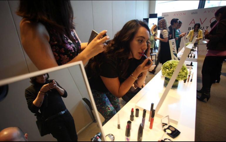 Los jóvenes son un segmento que quiere conseguir las cosas rápido y que aprovechan las redes sociales para vender más. FACEBOOK/AvonMexico
