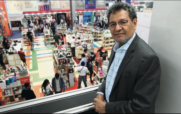 Narrador. Élmer Mendoza tiene una larga trayectoria en las letras. EL INFORMADOR/E. Barrera