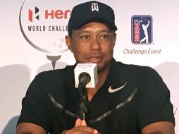 Tiger Woods durante una conferencia de prensa en el club Albany, donde tendrá lugar el torneo. AFP/D. Ferguson