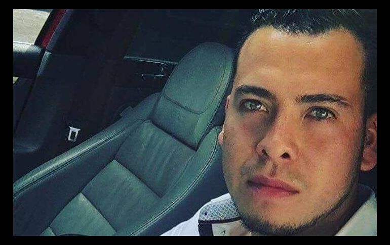 El automóvil fue encontrado sobre la carretera Puebla- Valsequillo. FACEBOOK/ ATLIXCONOTICIAS