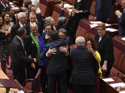 La ley fue aprobada entre aplausos, llantos y expresiones de alegría por parte de sus simpatizantes. EFE / L. Coch