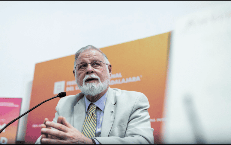 Manguel concluyó que la literatura nos permite contar nuestra ancestral experiencia de tantas maneras como sea necesario. TWITTER/ @FILGuadalajara