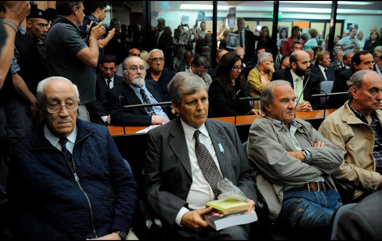 Los exmilitares Jorge Eduardo Acosta, Alfredo Astiz, Georges Mario Daniel Arru y Carlos Octavio Capdevilla. AFP/J. Toledo