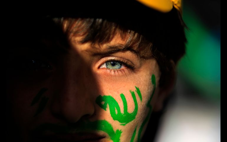 Un joven musulmán con la palabra 