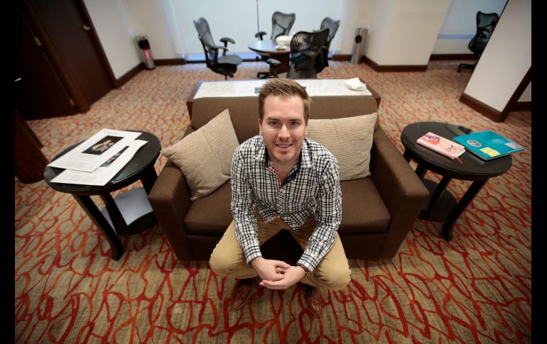 Javier Ruescas está presente en la Feria Internacional del Libro para promocionar su libro 