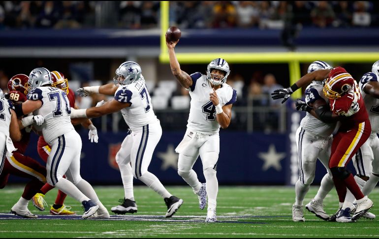 Dak Prescott, mariscal de campo de Dallas, lanzó para 102 yardas y dos pases de anotación. AFP/W. Hitt
