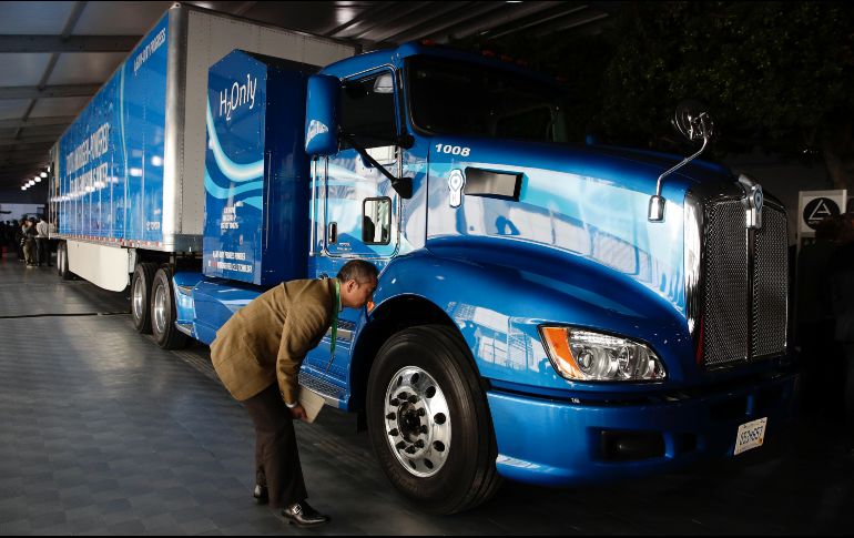 Las exportaciones de automóviles crecieron 11.5 % en el periodo de enero a septiembre de este año, equivalente a 2.2 millones de unidades. AP/J. Hong