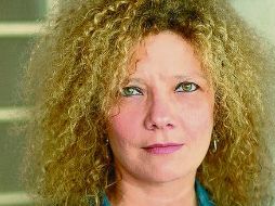 A Karla Suárez le entusiasma encontrarse con jóvenes, pues abordan sus novelas sin prejuicios. ESPECIAL