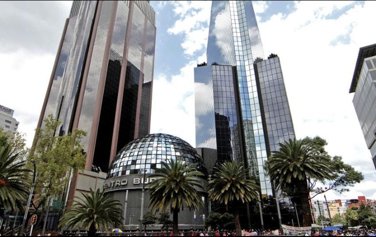 Este viernes en el mercado accionario local se opera un volumen de 926 mil 654 títulos, con un importe económico de 29.8 millones de pesos. NTX / ARCHIVO