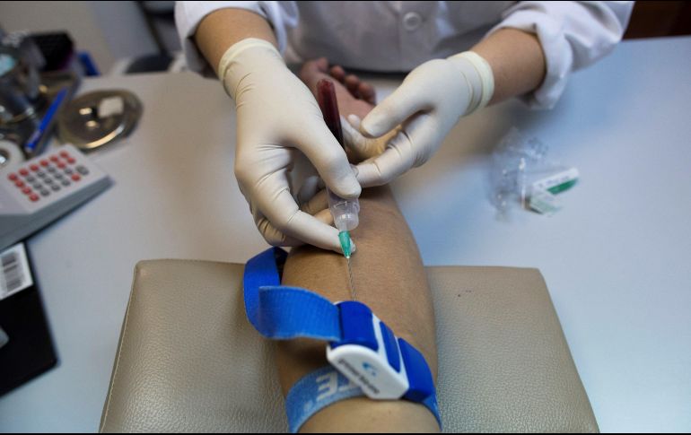 Al cierre de 2016 la dependencia contabilizó en el país 220 mil personas que vivían con VIH. EFE/ R. Yongrit