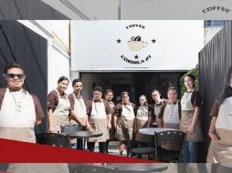 En Coffee Cordica 21 los jóvenes con síndrome de Down atienden a los clientes, preparan los postres y bebidas que ahí se venden. FACEBOOK / @coffeecordica21
