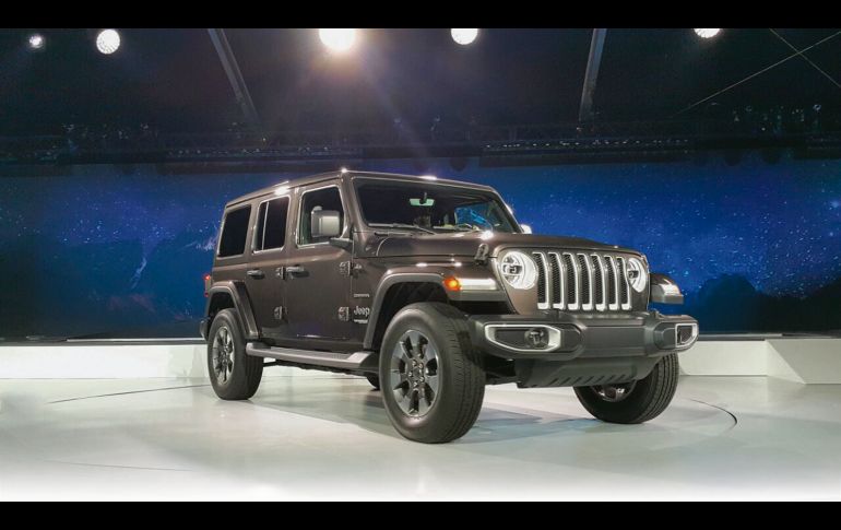 En el Salón de Los Ángeles se presentó la nueva generación de la Jeep Wrangler, con dos y cuatro puertas, además de mejoras en el tren motor y cambios estéticos.