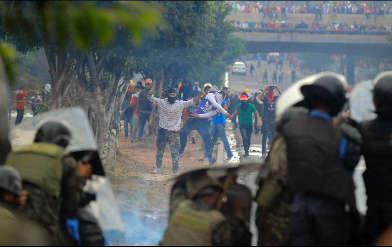 La Alianza de Oposición contra la Dictadura alega ser víctima de fraude electoral. Sus manifestaciones han sido aprovechadas por saqueadores. EFE/F. Morazán