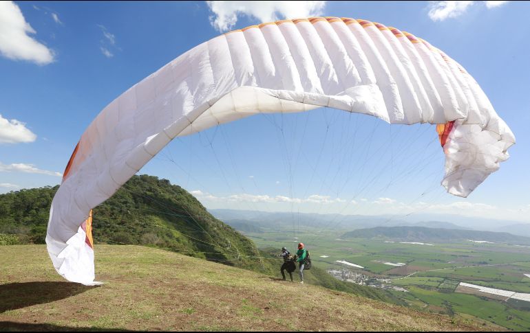Los asistentes a la Pre Copa del Mundo de Parepente podrán llevarse en la memoria imágenes con un panorama increíble desde el Cerro del Calaque. EL INFORMADOR/G. Gallo