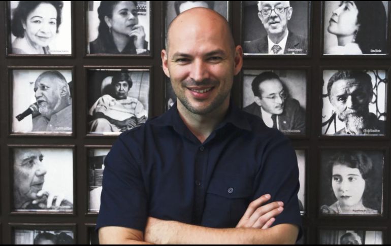 Giovanni Rodríguez. El narrador se muestra contento por estar en la FIL. ESPECIAL