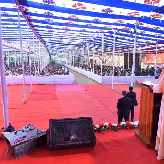 El Papa finaliza viaje a Bangladesh con discurso menos político