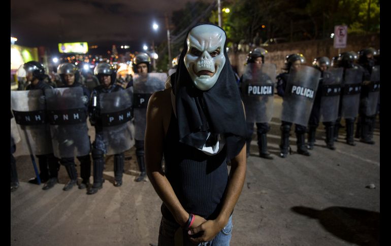 La definición de los resultados electorales se espera para el domingo 3 de diciembre, sin embargo las protestas no cesan. AP / R. Abd