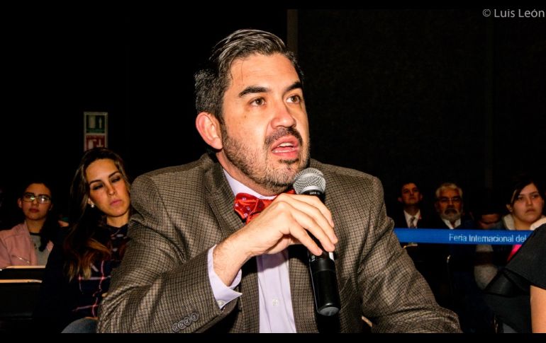 El maestro Oscar Zúñiga Guzmán de la Secretaría de Cultura Jalisco, presente también como juez experto en Debate. MAR ADENTRO / L. E. León