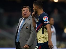 Herrera (I) adelanta que la directiva azulcrema buscará reforzar la ofensiva del equipo para el próximo torneo. MEXSPORT/ARCHIVO