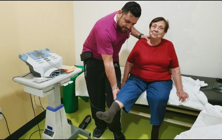 Rehabilitación. Carmen Sahagún es una de las beneficiadas con el equipo que llegó a la Clínica 46 del IMSS. EL INFORMADOR/T. Villaseñor