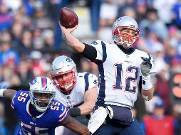 Tom Brady completa 21 de 30 pases para 258 yardas y una intercepción. AP/R. Barnes