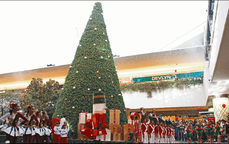 El recinto vive un ambiente festivo. EL INFORMADOR/A. Camacho