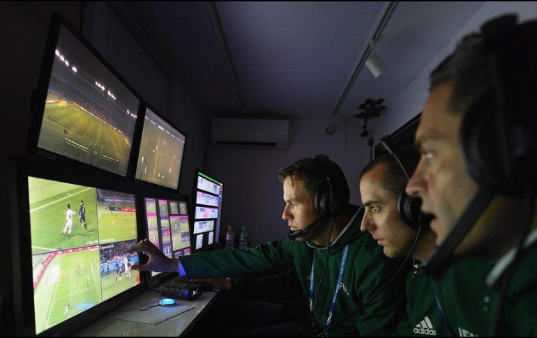 La tecnología se empleó el año pasado para determinar una situación de gol, señalar o no un penalti, decidir una falta o identificar a un infractor. TWITTER / @FIFAcom