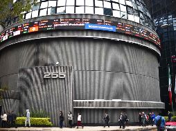 Entre los que reportan bajas se encuentra el índice de precios y cotizaciones de la BMV. AFP / ARCHIVO