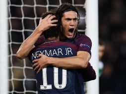 El compromiso que demuestra le ha valido a Cavani el respeto de la afición del PSG. AFP/ARCHIVO