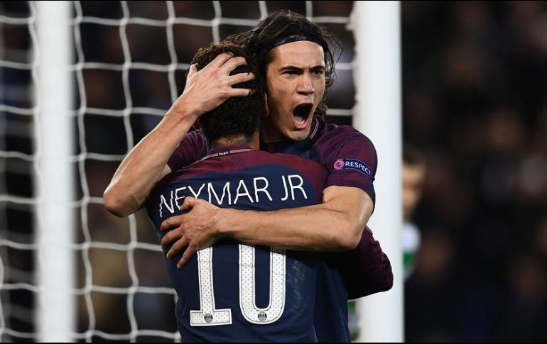 El compromiso que demuestra le ha valido a Cavani el respeto de la afición del PSG. AFP/ARCHIVO