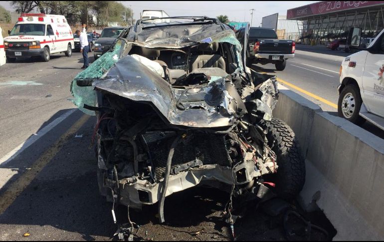 El accidente se registró sobre la carretera Santa Rosa-La Barca, en el crucero Santa Cruz el Grande. ESPECIAL/Protección Civil Jalisco