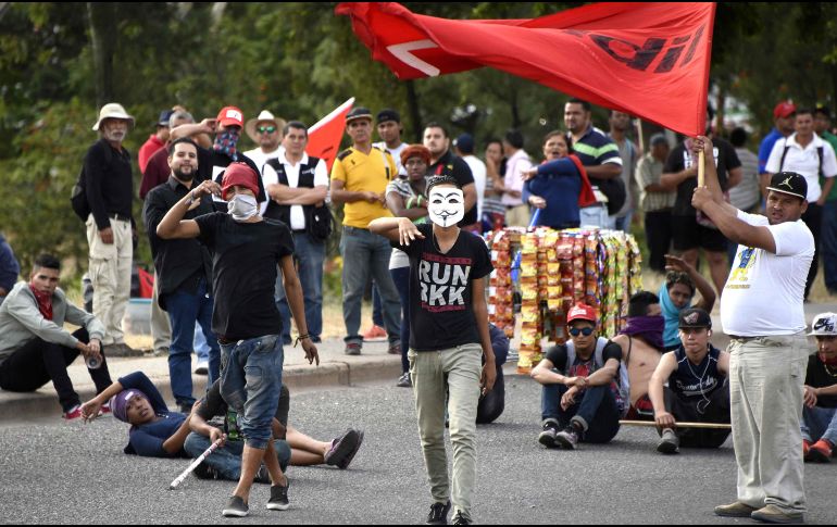 Partidarios del candidato opositor Salvador Nasralla en protesta para exigir la revisión de las urnas. AFP / J. Ordonez