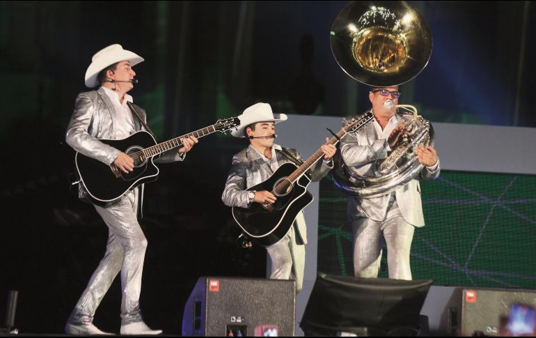 Los Plebes del Rancho. La agrupación en una de sus últimas presentaciones en Jalisco, en la explanada de la Basílica de Zapopan. EL INFORMADOR/G. Gallo