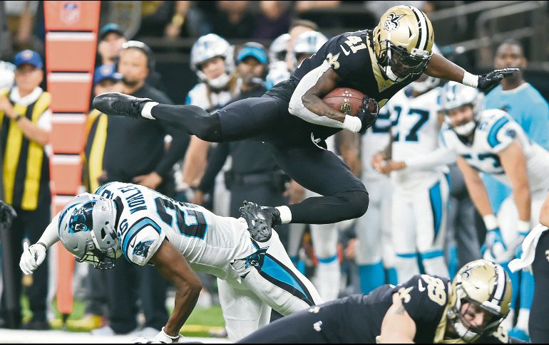 Los Saints de Nueva Orleáns, de la mano de Alvin Kamara (#41), podrían ponerse hoy a un paso de avanzar a los Playoffs y acercarse al título de la División Sur de la NFC. AP/B. Feig