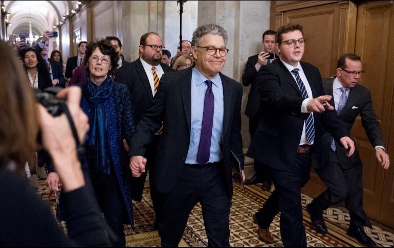 Franken se ha disculpado por cualquier conducta inapropiada, pero ha negado varias de las denuncias. AP / A. Harnik