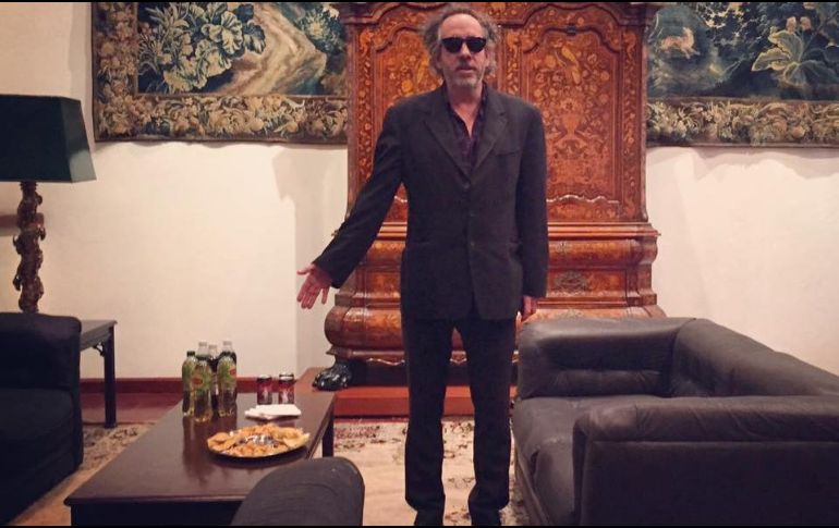 Burton sonrío al ser cuestionado sobre la idea de algún día hacer un personaje mexicano diciendo que en el futuro todo podía pasar.  FACEBOOK/Museo Franz Mayer