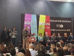 Durante el evento también fueron reconocidos tres trabajadores de la CEDHJ por su labor y trayectoria dentro de la comisión. EL INFORMADOR / R. Bobadilla