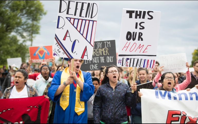 Más de una docena de estados, la Universidad de California y varios inmigrantes han demandado al gobierno por su decisión de cancelar el DACA. AP / ARCHIVO
