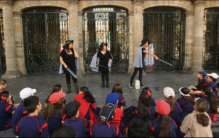 Recorrido. Durante el tour, los pequeños reviven la historia de la ciudad. EL INFORMADOR/E. Barrera