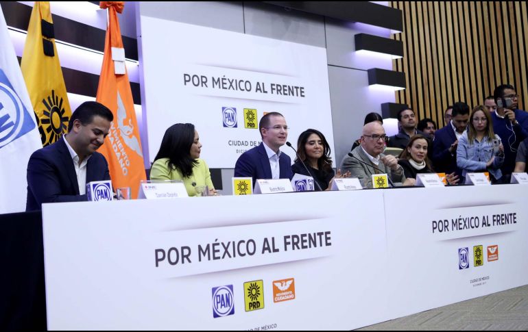 El anuncio que oficializa la coalición se dio unas horas antes de que Barrales deje la presidencia del PRD. NTX