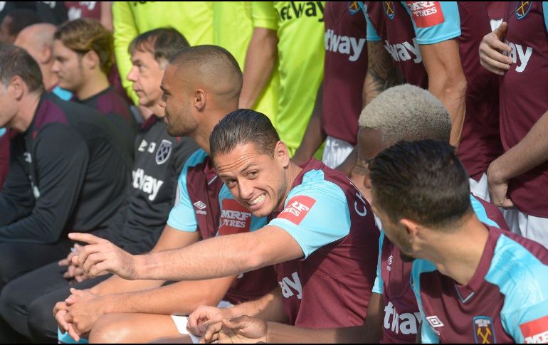 El mexicano regresó a una convocatoria, la primera con Moyes en el banquillo, pero apreció el triunfo de su equipo en el banco de suplentes. TWITTER / @WestHamEspanol