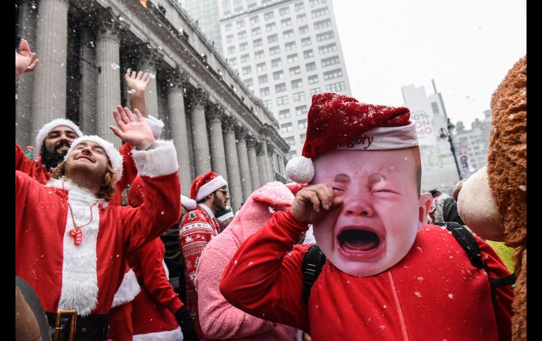 No faltaron aquellos que utilizaron caras muy específicas en la celebración. AFP / S. Keith