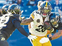 Los duelos entre Ravens y Steelers están marcados por la rudeza con la que se juegan. AP