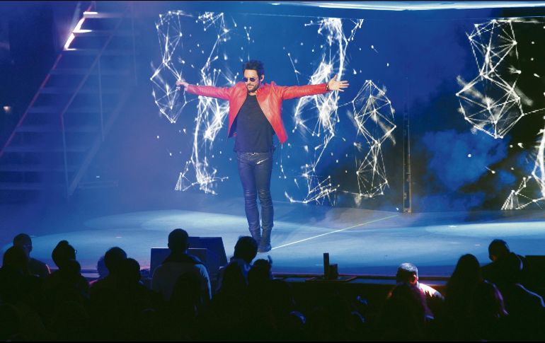 Entrega. El músico chileno ex integrante de la banda La Ley, Beto Cuevas, anoche en el Telmex. EL INFORMADOR/G. Gallo