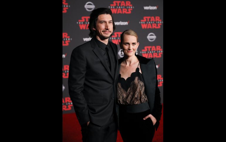 El actor Adam Driver con su esposa Joanne Tucker. Celebridades de galaxias cercanas y lejanas se dieron cita para la presentación del octavo episodio .