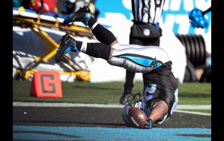 Jonathan Stewart, los Panteras de Carolina, anota un touchdown en juego contra los Vikingos de Minnesota en Charlotte, Estados Unidos. AP/M. McCarn