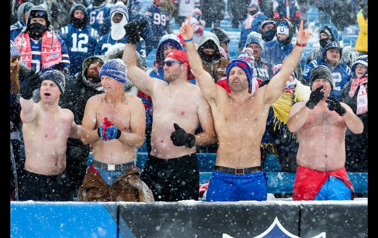Un grupo de aficionados desafía al clima invernal.